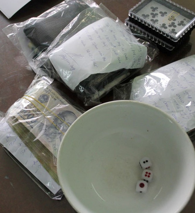 Triệt phá 4 sòng bạc lớn “núp bóng” quán cà phê - ảnh 1